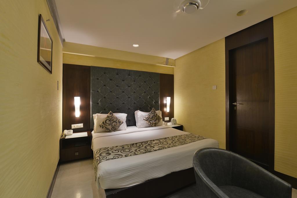 Hotel The Golden Oak Rāipur Exterior foto