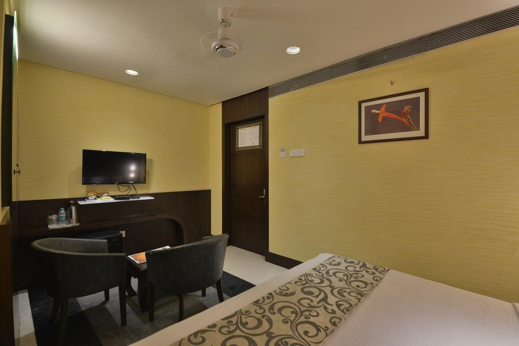 Hotel The Golden Oak Rāipur Exterior foto