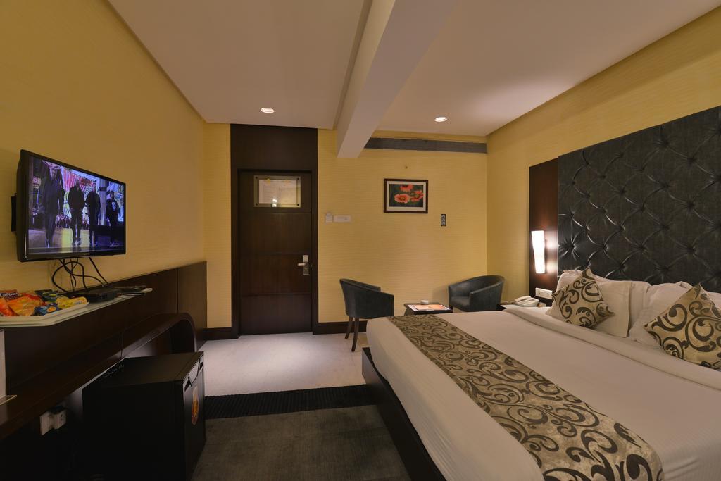 Hotel The Golden Oak Rāipur Exterior foto