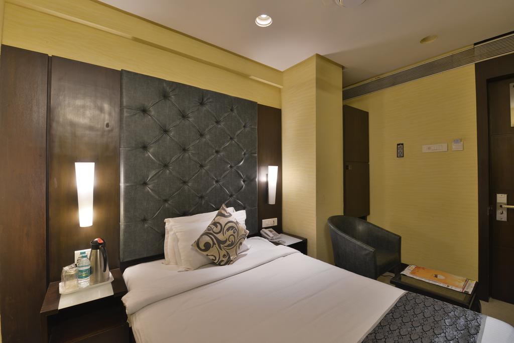 Hotel The Golden Oak Rāipur Exterior foto