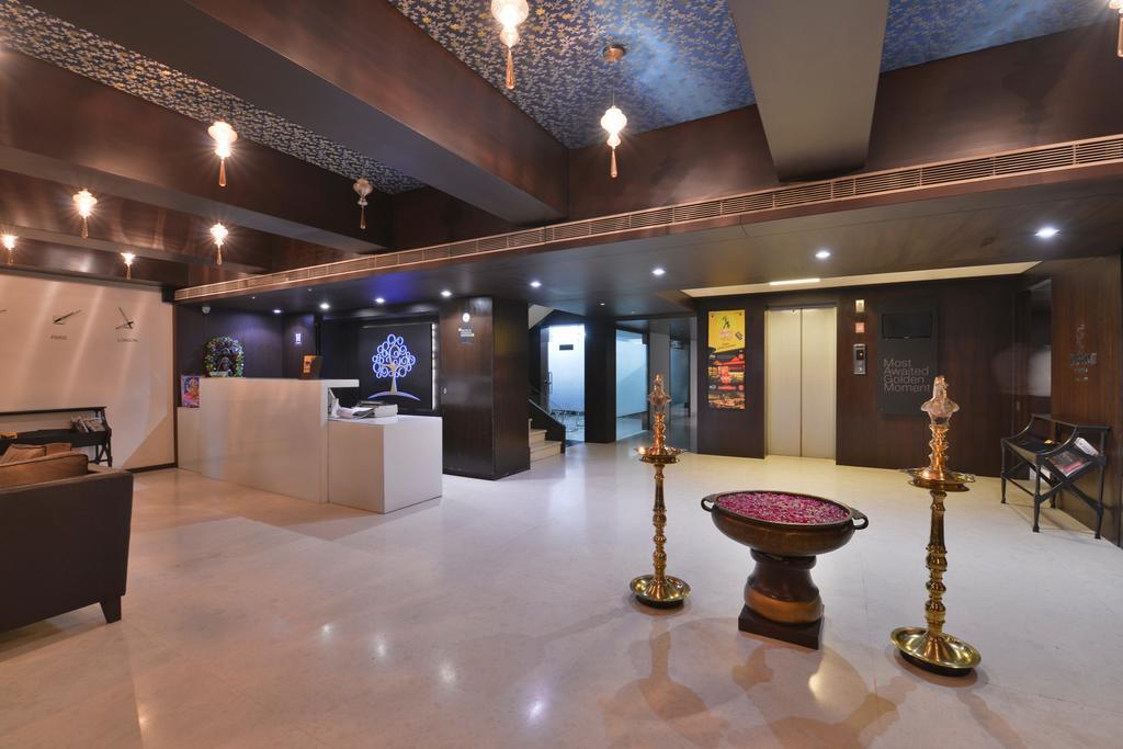 Hotel The Golden Oak Rāipur Exterior foto