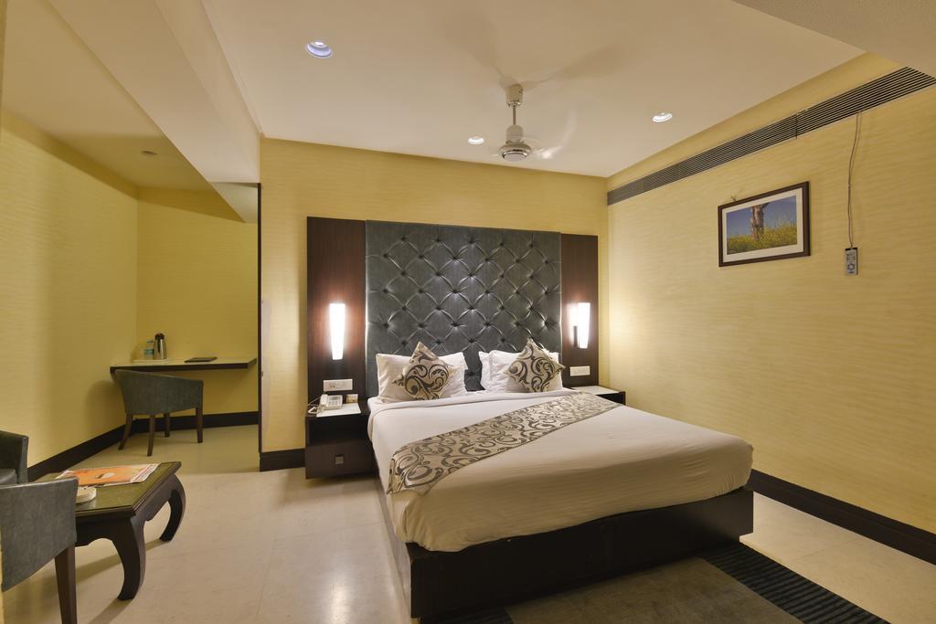 Hotel The Golden Oak Rāipur Exterior foto
